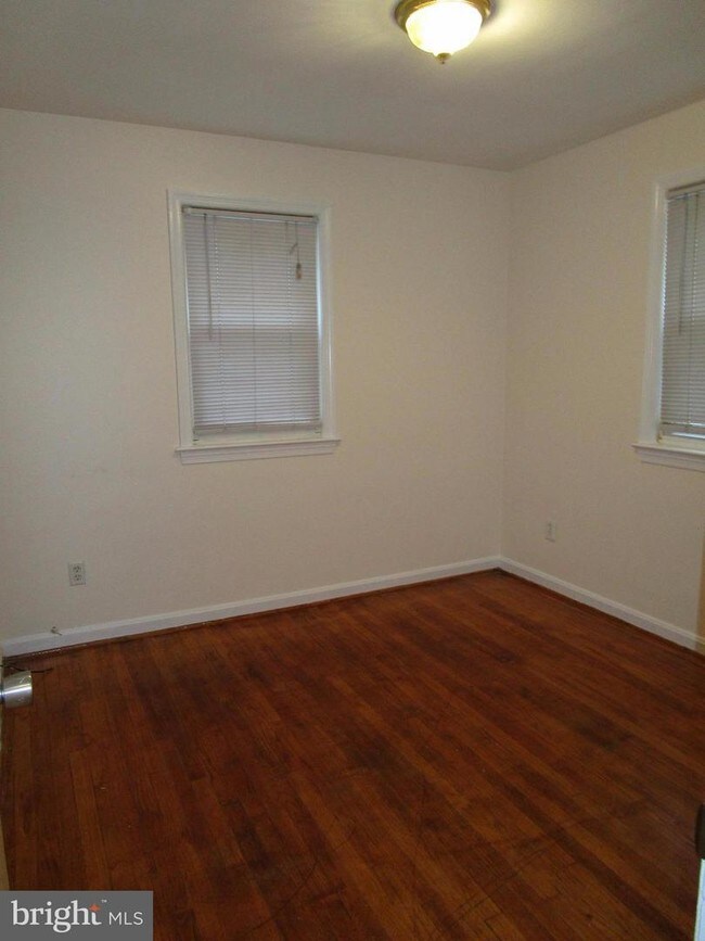 Foto del edificio - 4984 Leonardtown Rd