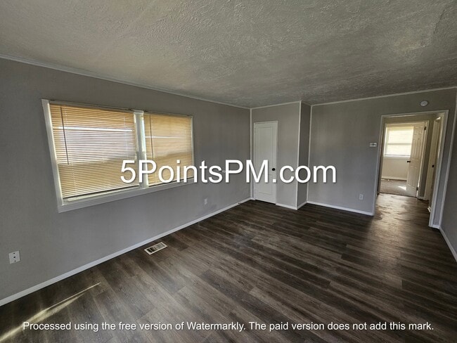 Building Photo - 4332 E 143rd St