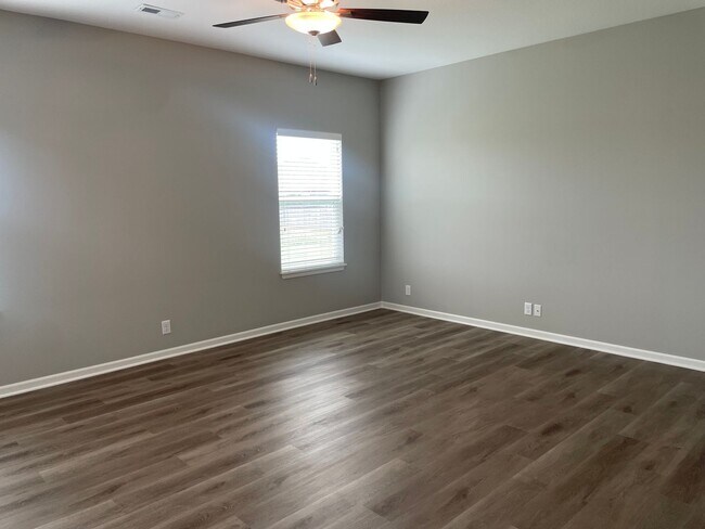 Building Photo - 4 bedroom available in Blue Springs! Coming Soon!