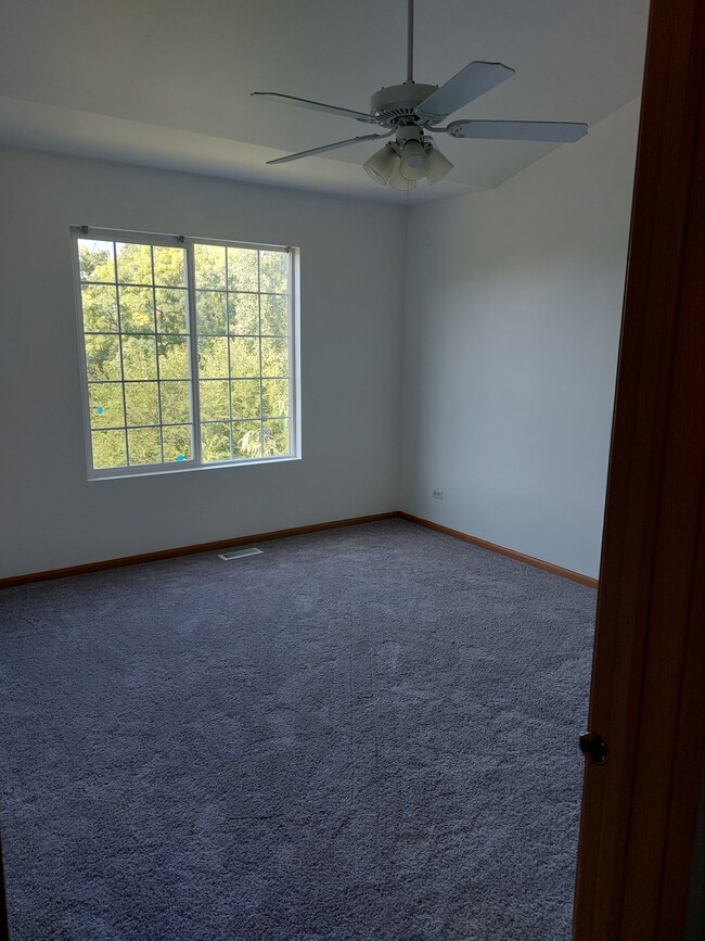 Building Photo - 546 Foxridge Dr