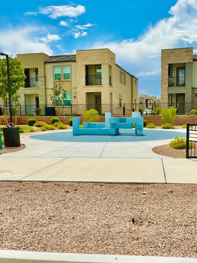 Building Photo - AMAZING, CORNER LOT, UPGRADED TOWNHOME IN "HENDERSON!!"  NEXT DOOR TO COMMUNITY DOG PARK!!