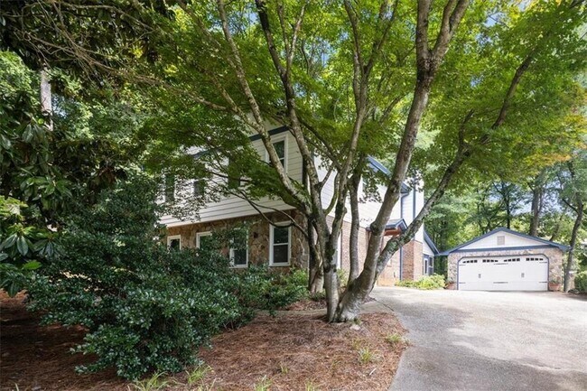 Foto del edificio - 4989 Kingswood Dr
