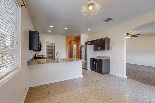 Foto del edificio - Executive 2/story 4 Bedroom  2.5 Bath with...
