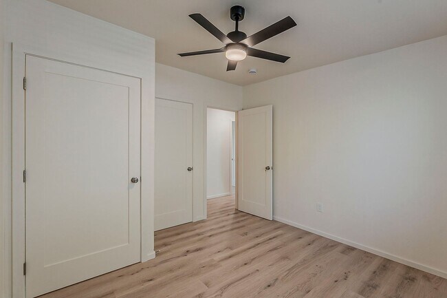 Foto del edificio - 1625 E 8th St