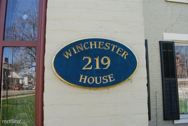 Foto del edificio - 219 S Main St