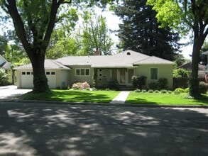 Building Photo - 216 Helen Ave
