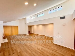 Building Photo - 41595 Navarre Ct