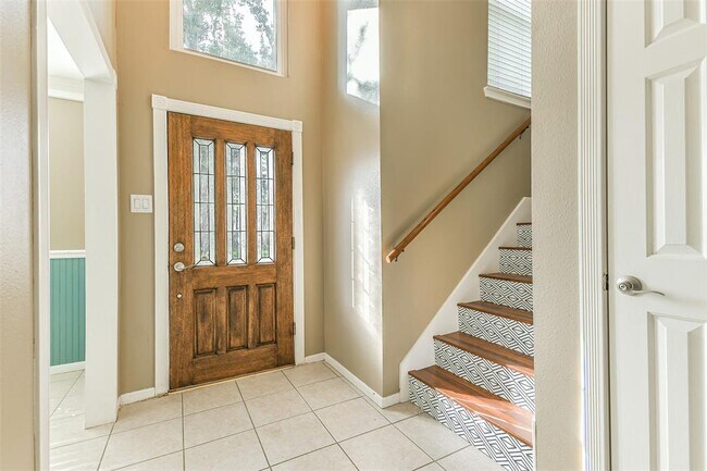 Building Photo - 2207 St James Pl