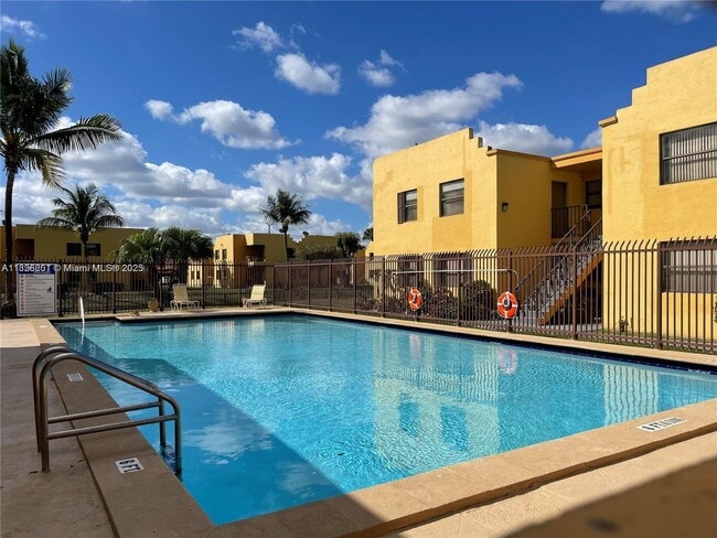 Foto del edificio - 550 NW 114th Ave