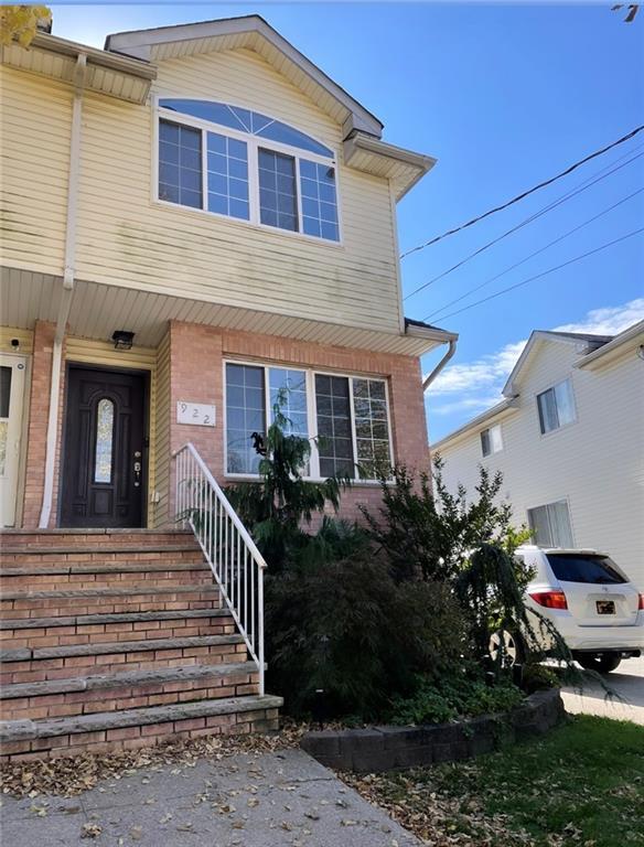 Building Photo - 922 Rockland Ave