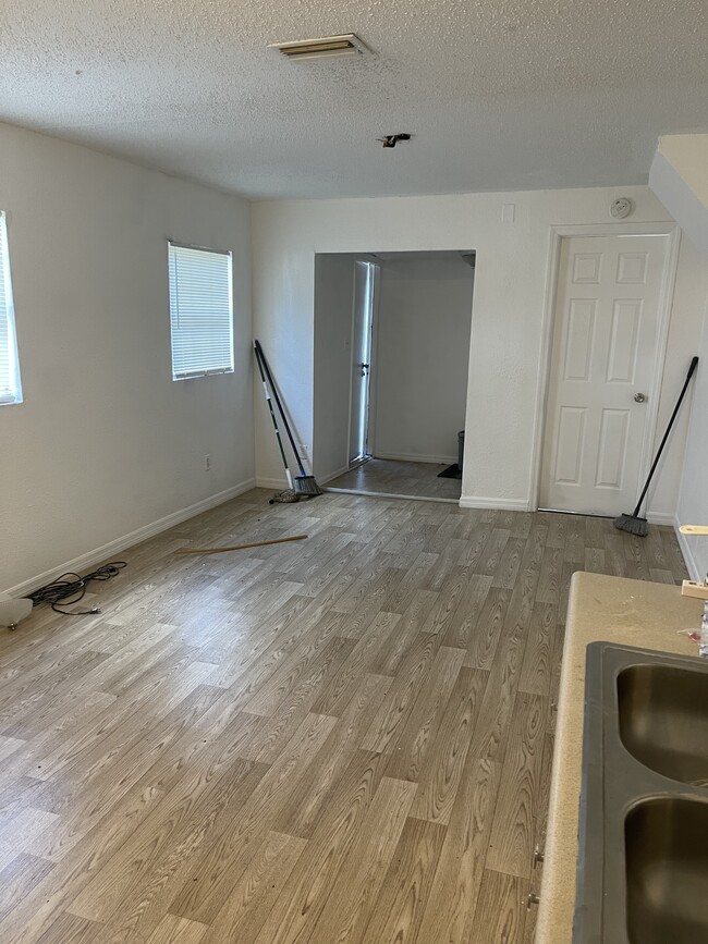 Building Photo - 8722 N Brooks St