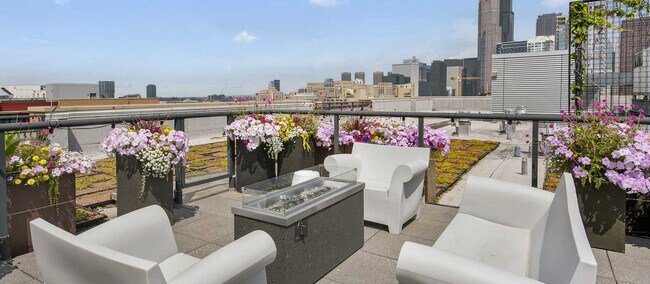 Foto del edificio - 161 W 9th St