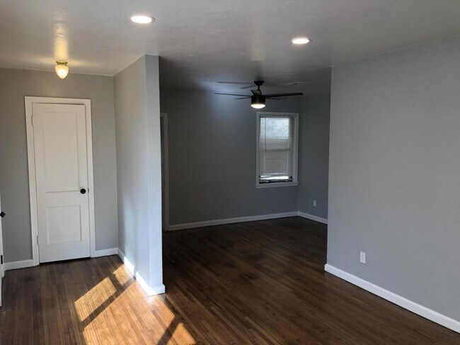 Building Photo - 4700 N Hamilton Dr