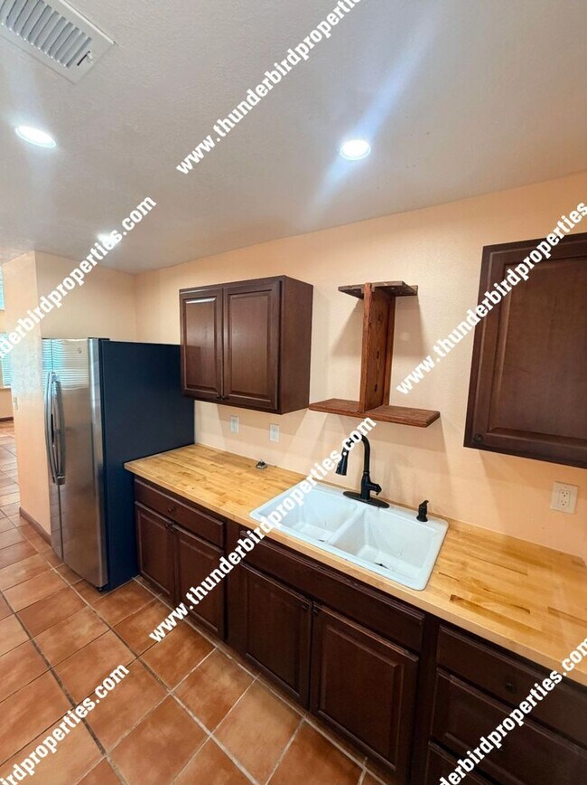 Foto del edificio - 1307 San Mateo Blvd SE