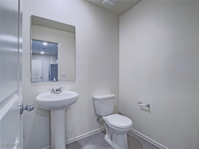 Building Photo - 9364 Serene Hbr St