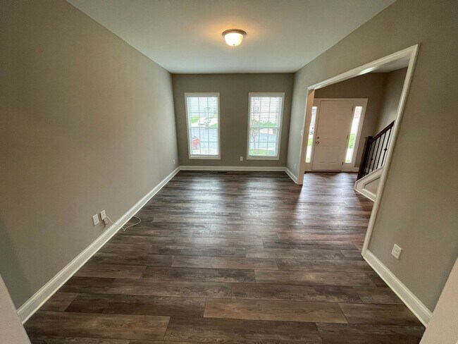 Building Photo - Large Home For Rent East Louisville