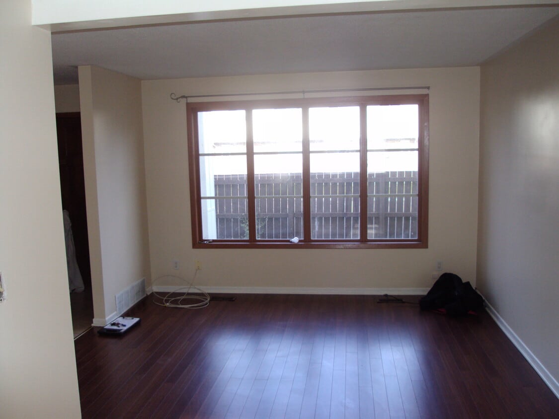 Building Photo - 8793 Willoughby Dr