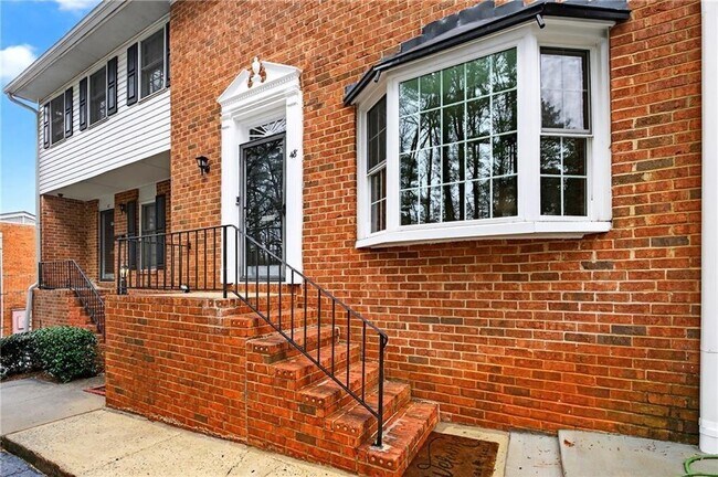 Foto del edificio - 6520 Roswell Rd NE