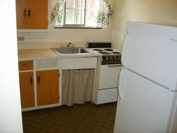 Building Interior - 2238 W Sylvania Ave