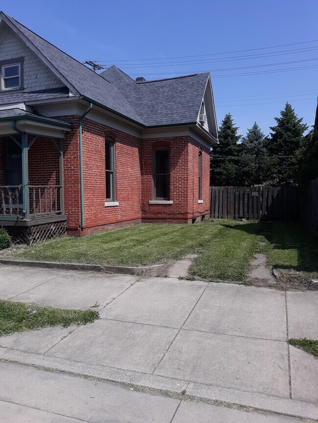 Building Photo - **Rent to Own** 1880 Red Brick home, Full ...