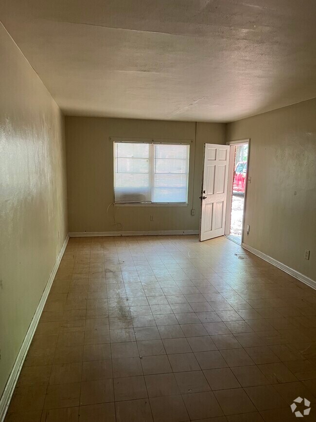 Building Photo - 717 9th Ave