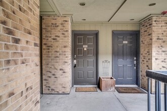 Building Photo - 8888 Tallwood Dr