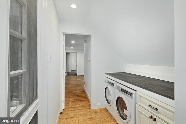 Building Photo - 333 S 18th St