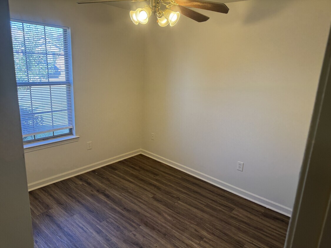 Foto principal - 3955 Ledbetter Dr