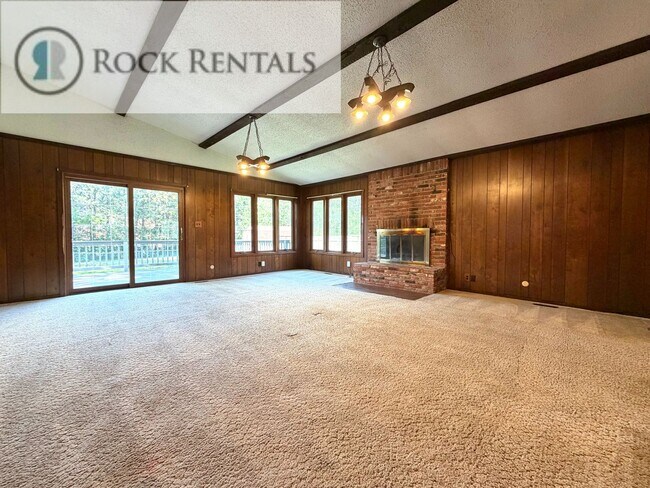 Foto del edificio - 3 Bed 1.5 Bath House in Convenient Location