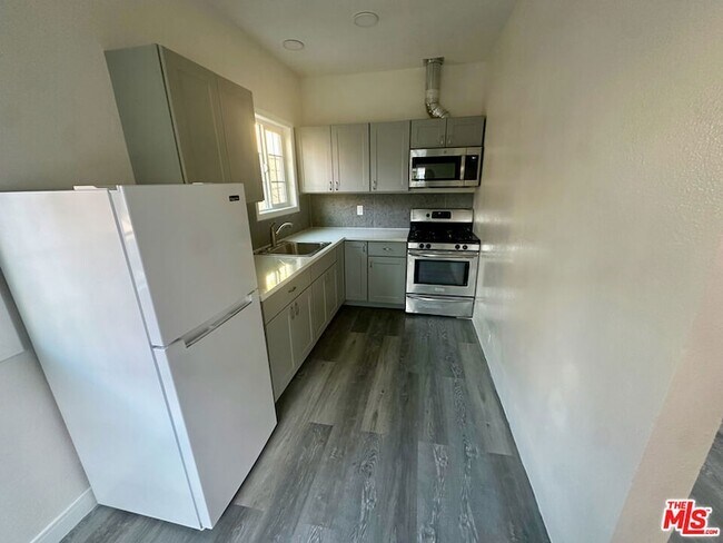Foto del edificio - 1762 1/2 N Las Palmas Avenue Unit