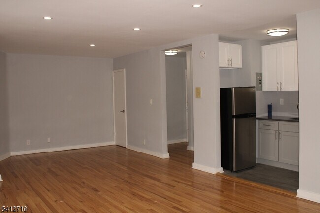 Foto del edificio - 819 Bloomfield Ave