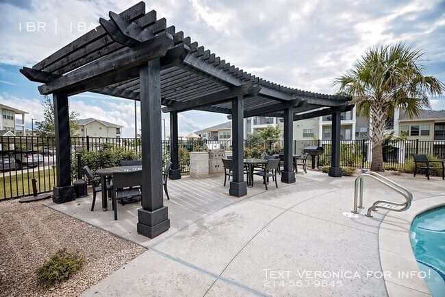 Building Photo - Amberwood Apartments