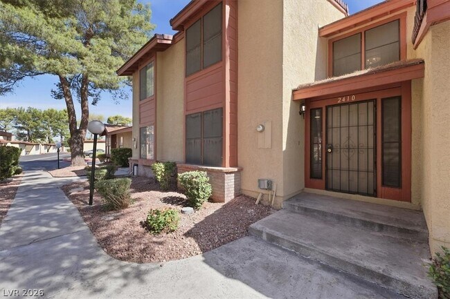Foto del edificio - 2410 Pickwick Dr