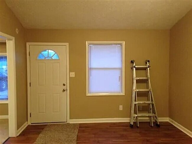 Building Photo - 749 Mosswood Ln