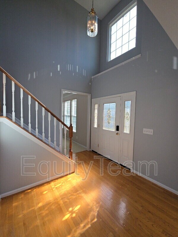 Foto del edificio - 6545 Farmbrook Court