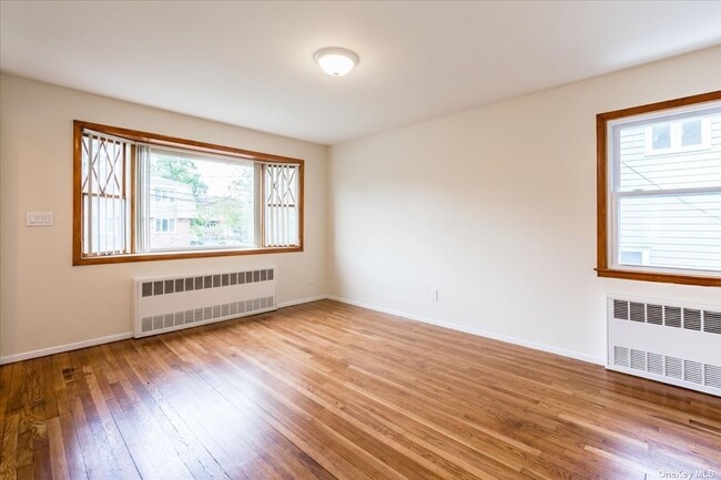 Building Photo - 5 Graywood Rd