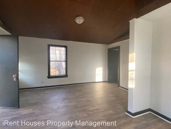 Building Photo - 2 br, 1 bath House - 111 NW 8th St