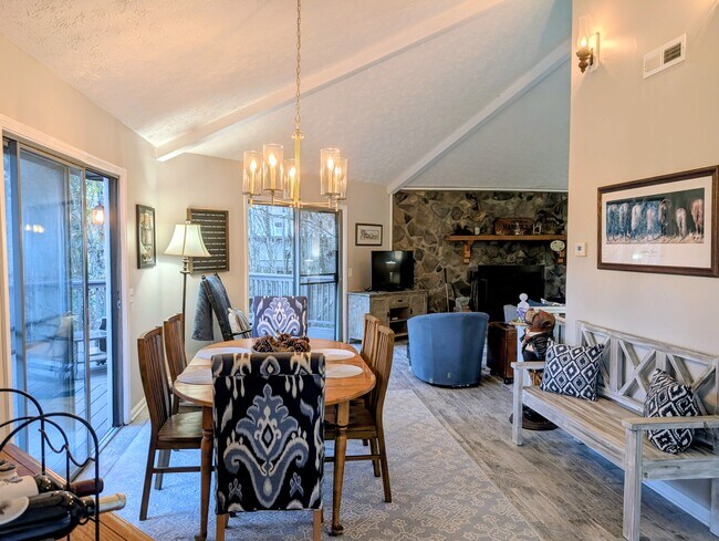 Foto del edificio - 842 Alpine Dr