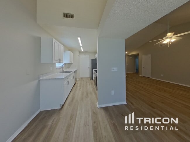 Building Photo - 1108 Tuxford Dr