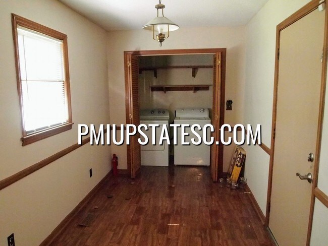 Building Photo - Large Lot Charming Home for Rent