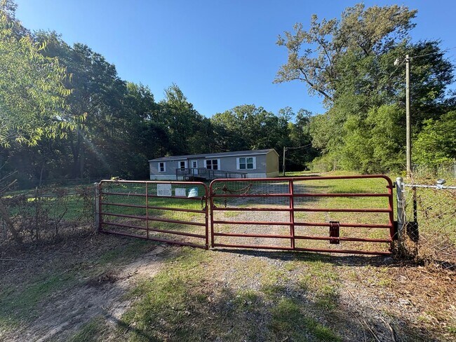 Building Photo - Huge 4 bedroom/2 bathroom double-wide in Peaceful Area of Keithville!