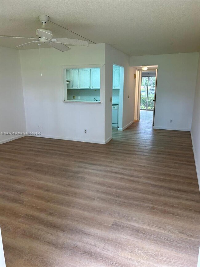 Building Photo - 8 Mansfield Dr