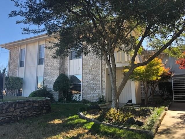 Building Photo - 4211 Fairway Dr