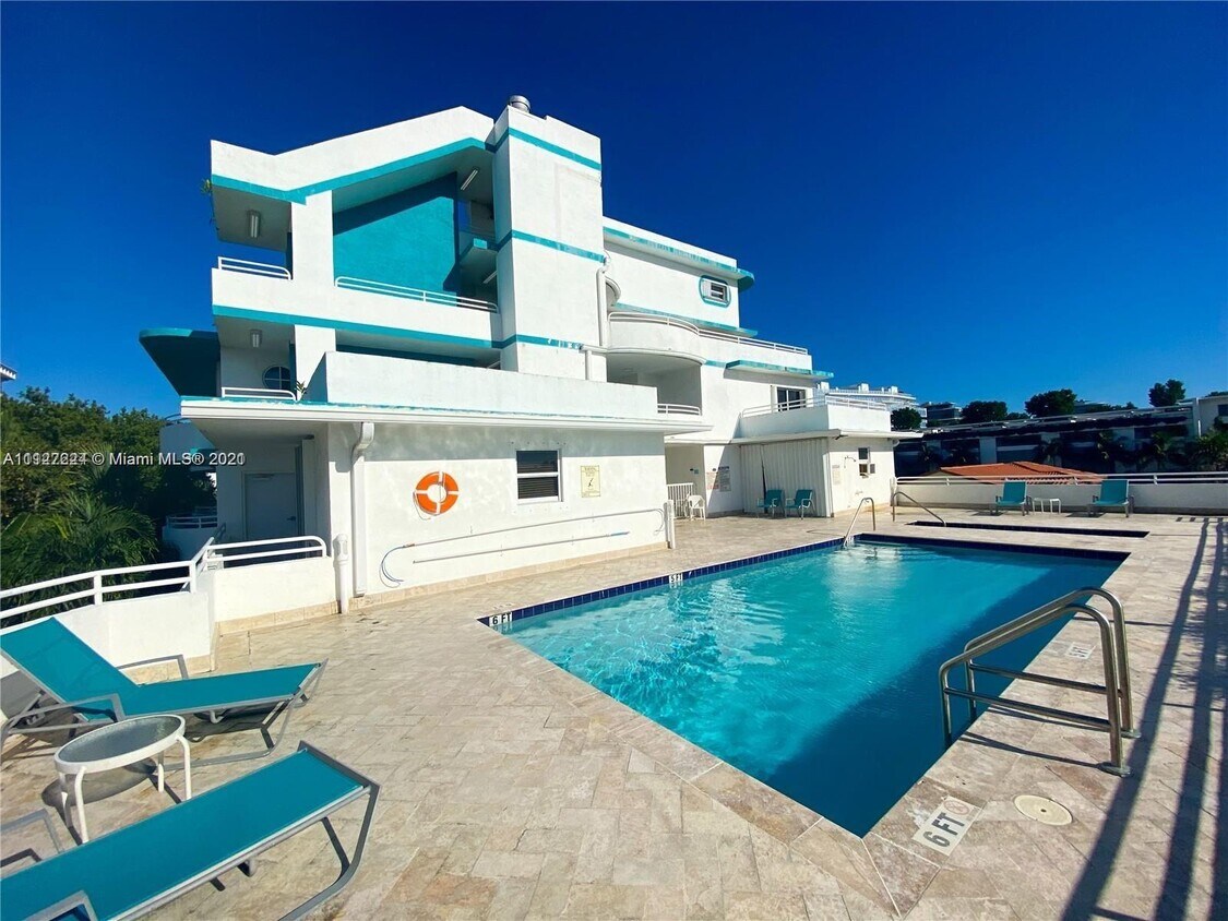 Primary Photo - 9156 Collins Ave