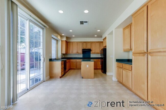 Building Photo - 4 br, 3 bath House - 32417 Pacific Grove W...