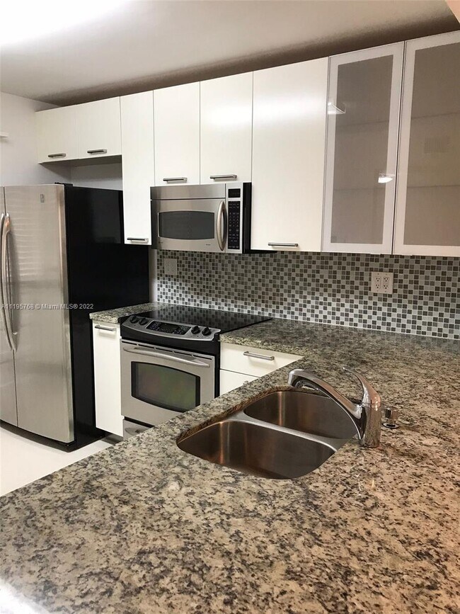 Foto del edificio - 8141 SW 24th Ct