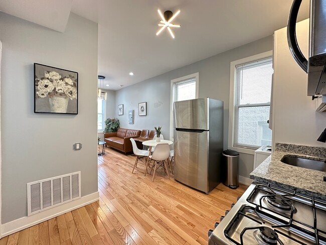 Foto del edificio - 1624 W Beach Ave