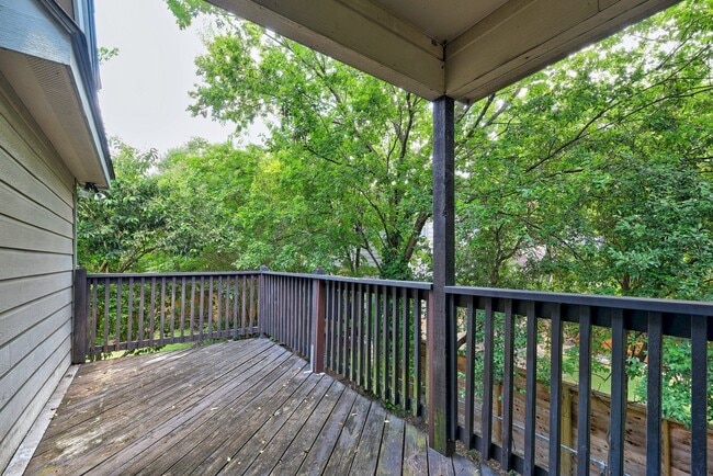 Building Photo - 106 E 46th St