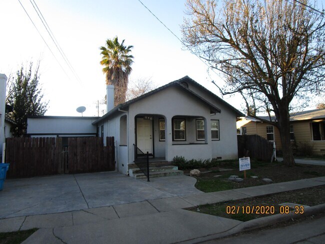 Building Photo - 648 Palm Ave