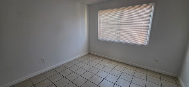 Foto del edificio - 2308 E Broadway Rd